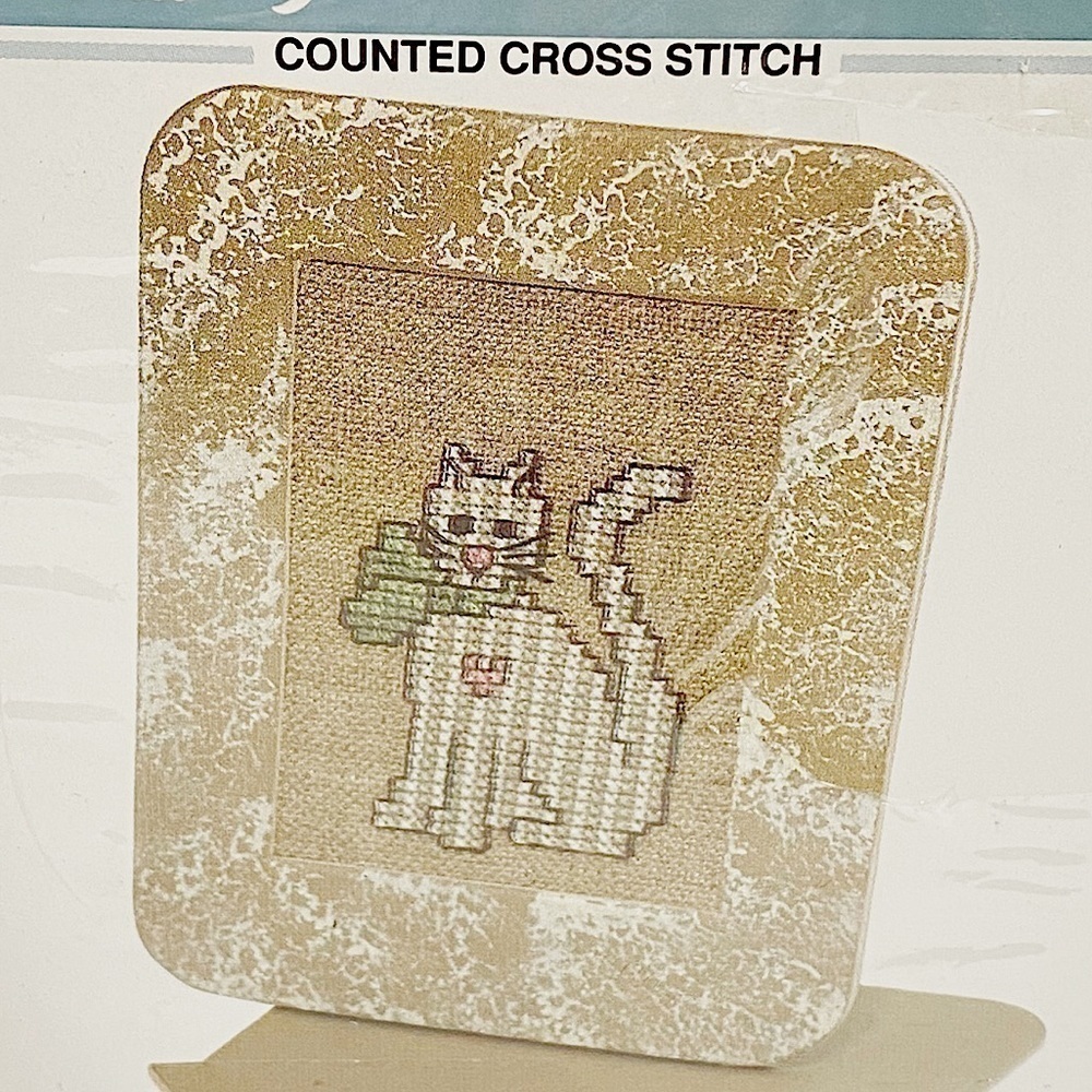 𝅺lynncraft Counted Cross Stitch Cat in Neutral Colors New in Package.